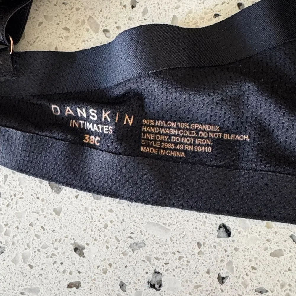 Danskin Black Molded Underwire T-Shirt Padded Sleek and Smooth Bra Size 38C NWT